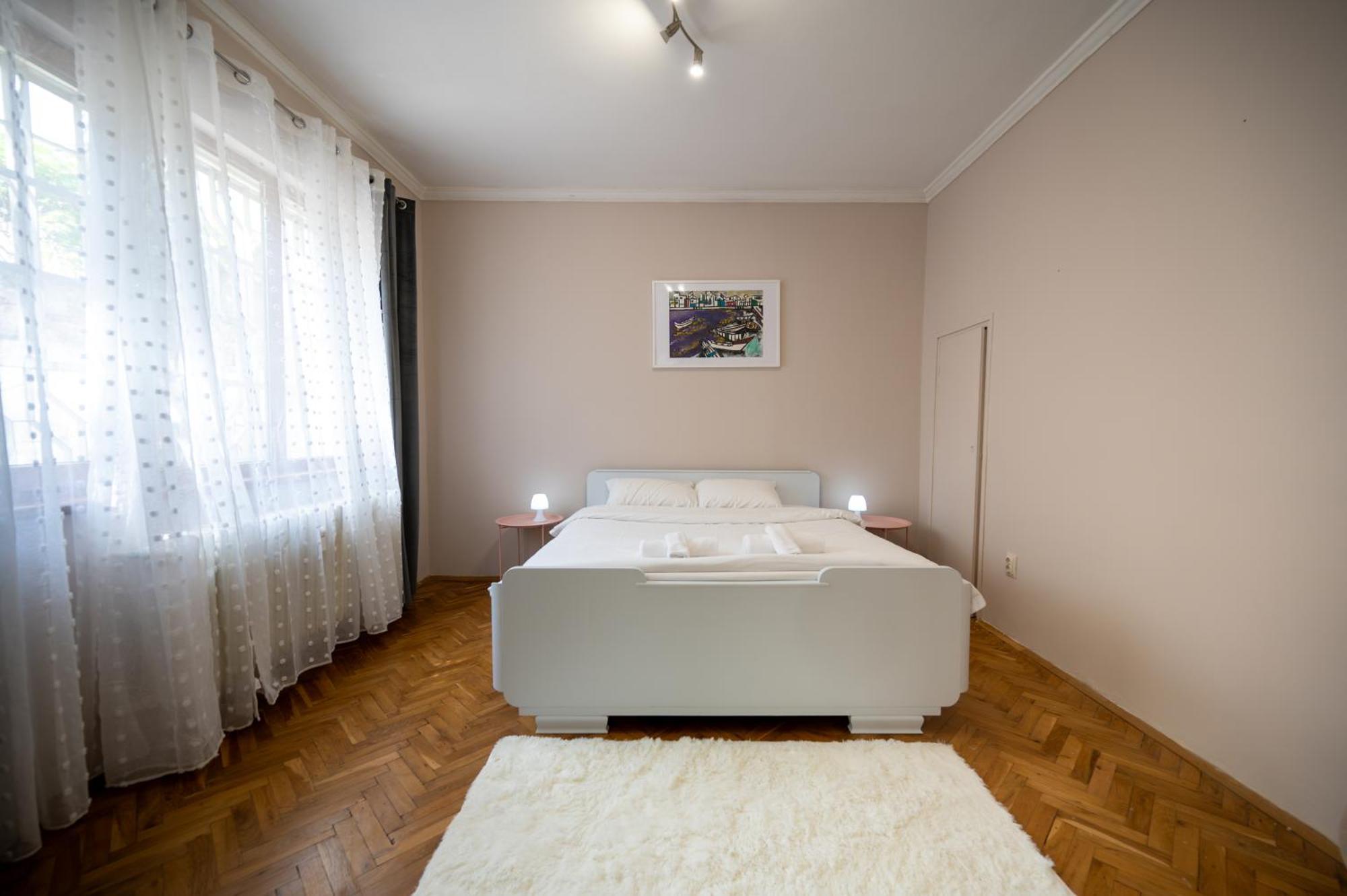 Beautiful Two-Bedroom Apartment In City Center Sofya Dış mekan fotoğraf
